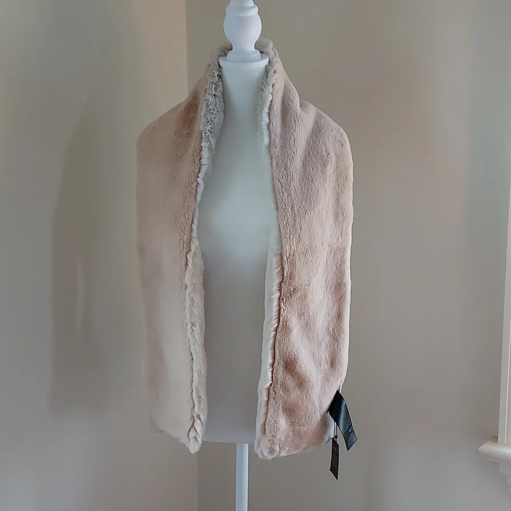 NWT Maje‎ Womens Cream/Blush Faux Fur Stole/Scarf/Wrap One Size